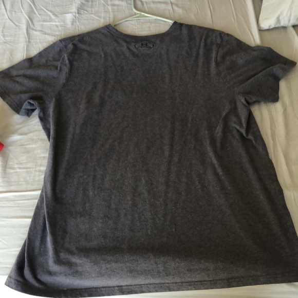 Gray short sleeve, extra large under Armour T-shirt - Picture 3 of 3